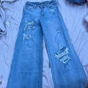 RUE 21 LIGHT-MEDIUM DENIM RIPPED JEANS